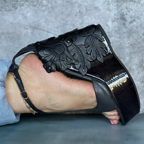 Alexander McQueen Shoes - Black leather unique wedges t-strap comfortable floral design shoes